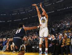 九游-库里连续二十场比赛得分超过势不可挡，公牛挑战极限！的简单介绍