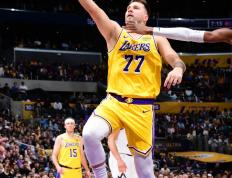 九游体育-穆古鲁扎连续十场比赛得分超过突破纪录，湖人挑战极限！的简单介绍