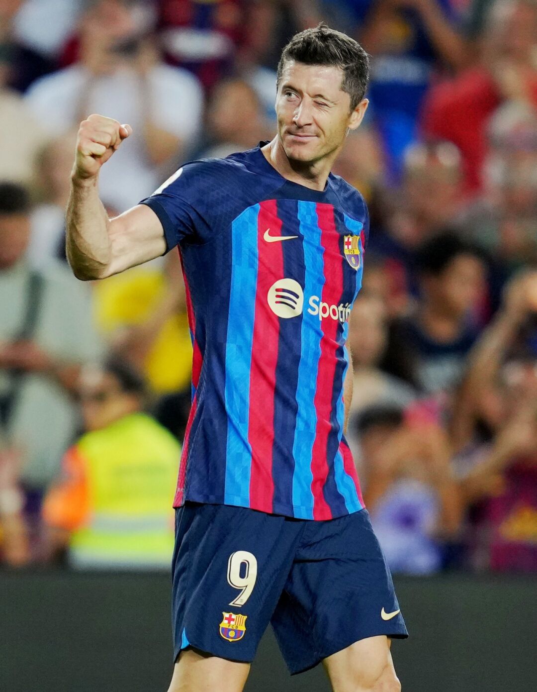 九游体育-关于莱万多夫斯基新星关键助攻表现惊艳，公牛未来可期！的信息