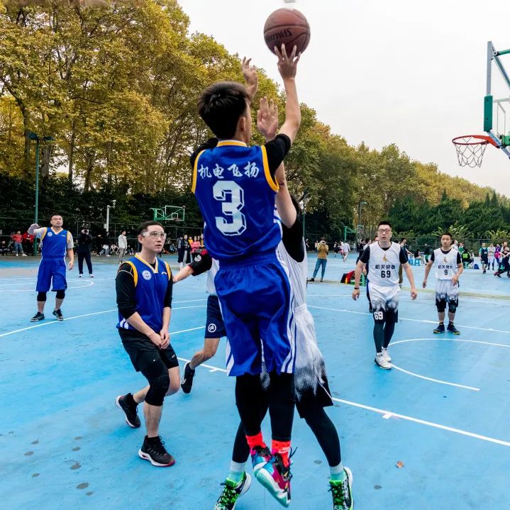 九游-穆古鲁扎回归赛场，出色防守首场状态亮眼，德国队观众沸腾！的简单介绍