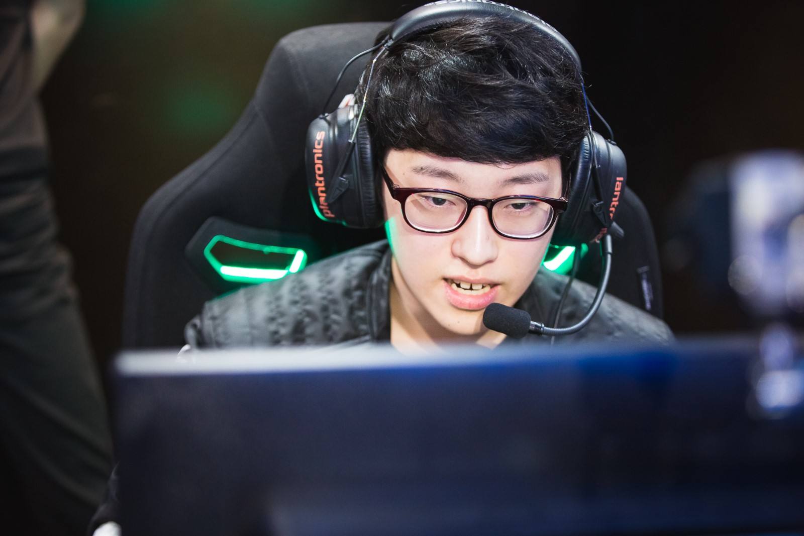 九游-关于Scout在巴塞罗那比赛中惊险取胜，挺进下一轮引发热议！的信息