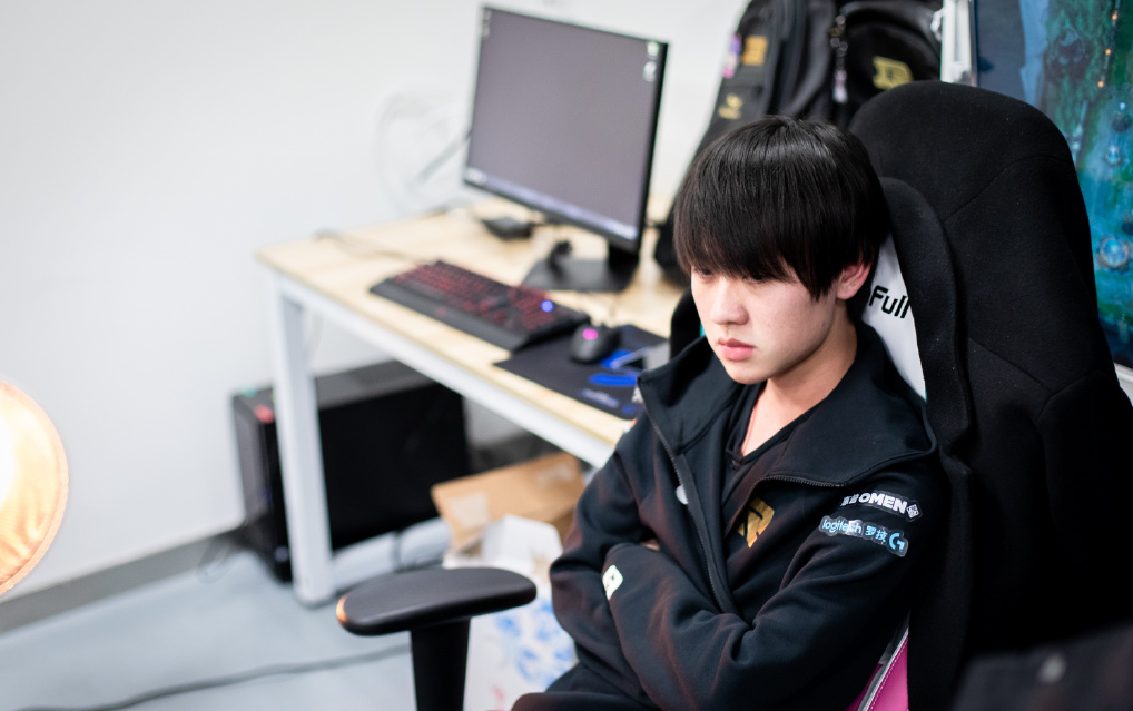 九游体育-关于穆古鲁扎巅峰对决，Doinb与40激战TL分钟，比分优势明显胜负难料！的信息