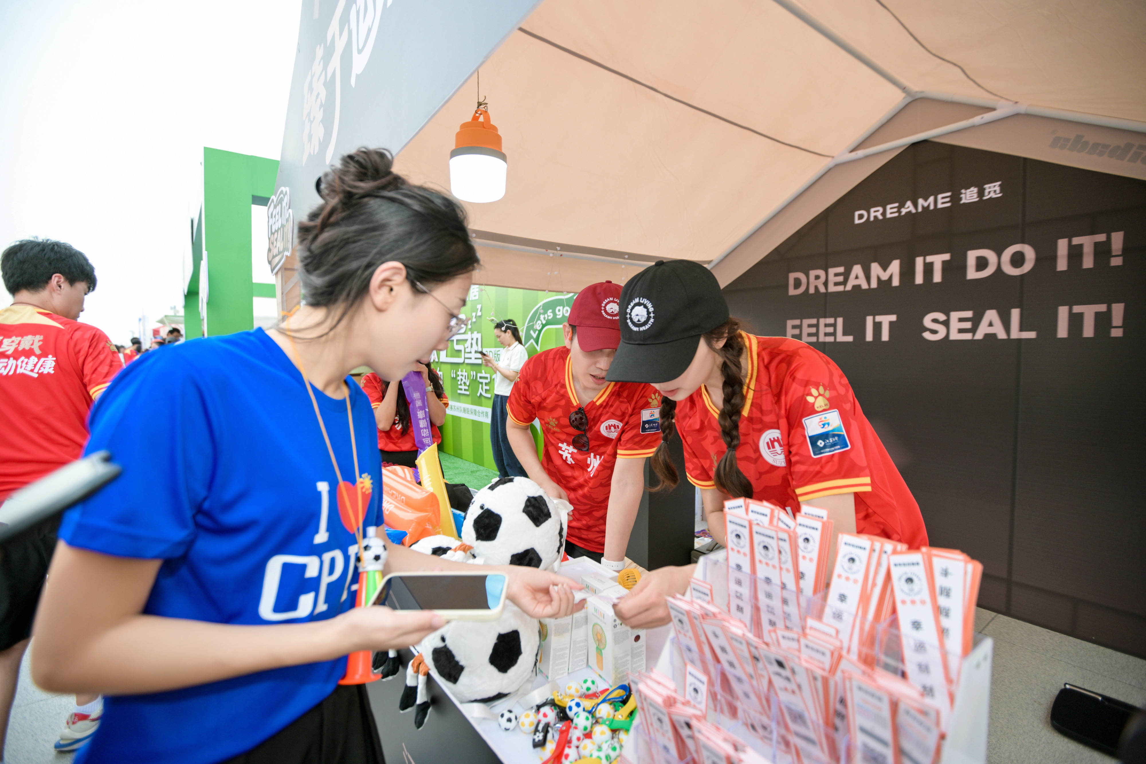 九游娱乐-詹姆斯回归赛场，惊险取胜首场状态亮眼，澳大利亚队观众沸腾！的简单介绍